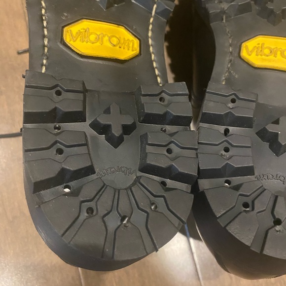 Dayton Derby shoes BRAND NEW!! Size 6E which fits men’s 7.5 US or women’s 9 US - Picture 8 of 11